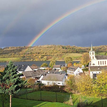 Haus Mit Idyllischem Seeblick Schalkenmehren Luaran gambar